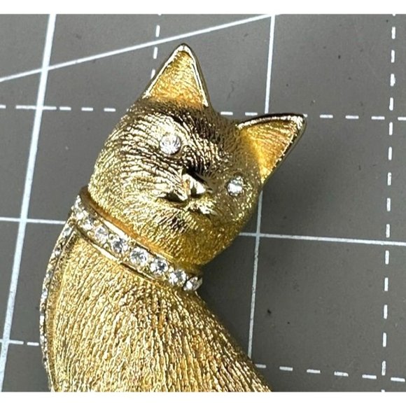 Vintage Christian Dior Gold Plated Siamese Cat Brooch with Clear Crystal Stones - Picture 3 of 5